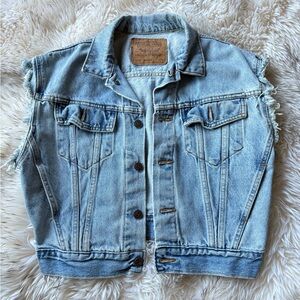 Levi’s Cropped Sleeveless Denim Jacket Frayed Armholes XS / S